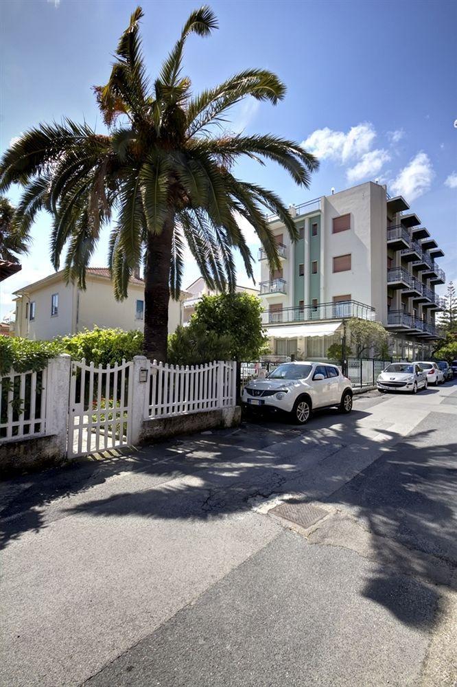 Hotel Virginia Diano Marina Luaran gambar