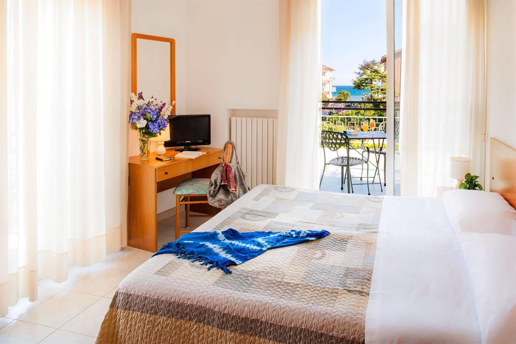 Hotel Virginia Diano Marina Luaran gambar